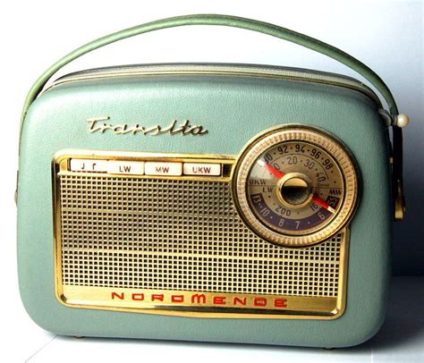 666 best VINTAGE RADIOS images on Pinterest | Art decor, Bedside lamp ...