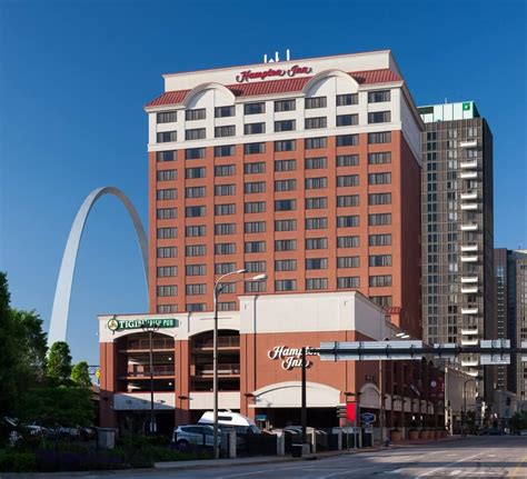 Raymond Management Company Hampton Inn – St. Louis Downtown at the Arch