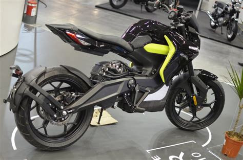 VOGE ER 10 electric motorcycle - Is this 62 mph e-bike a 250cc killer?