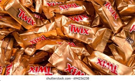 Twix Logo Vector (.EPS) Free Download