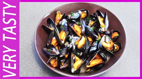 HOW TO COOK MUSSELS IN WHITE WINE RECIPE. - YouTube