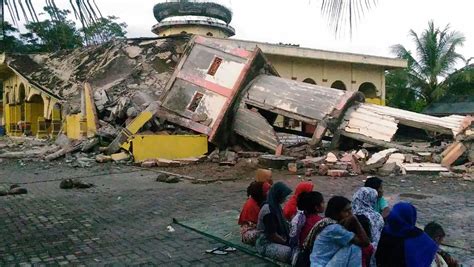 Indonesia earthquake kills at least 97