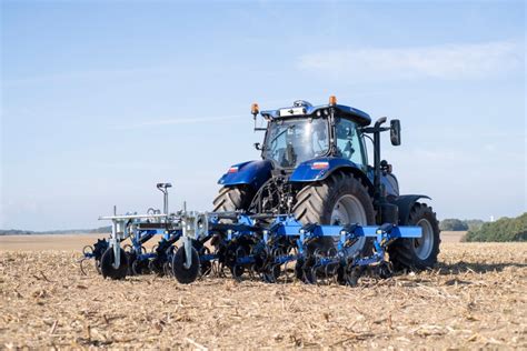 New Holland Presents Driverless T8 Tractor With Raven Autono