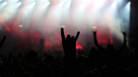 Download wallpaper 2048x1152 rock party, music concert, dance, hands, party, dual wide 2048x1152 ...