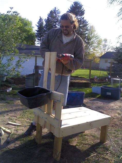 Goat Milking Stand, Diy Cedar Planter Box, Goat Care, Nigerian Dwarf Goats, Dairy Goats, Diy ...