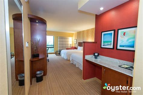 Courtyard by Marriott Maui Kahului Airport Review: What To REALLY Expect If You Stay | Queen ...