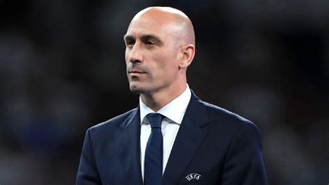 Luis Rubiales resigns as Spanish FA president over Jenni Hermoso kiss | LiveScore