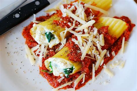 Spinach and Ricotta Cheese Stuffed Manicotti Pasta Shells - Julia's Album