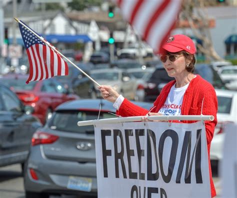 Photos: Tea Party Patriots rally in Laguna Beach – Orange County Register