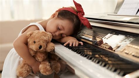 Download 'Relaxing Piano Music: Sleep Music, Sleeping Music, Soothing ...