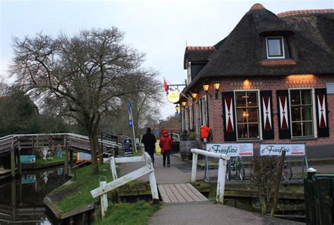 Visit Giethoorn, the picturesque Dutch village with no roads - Bunch of Backpackers