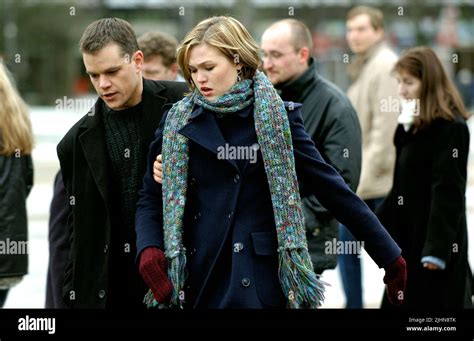 MATT DAMON, JULIA STILES, THE BOURNE SUPREMACY, 2004 Stock Photo - Alamy