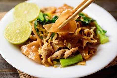 Thai Wide Rice Noodles Recipe