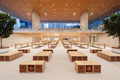 Apple Opens Norman Foster–Designed See-Through Store on Chicago’s ...