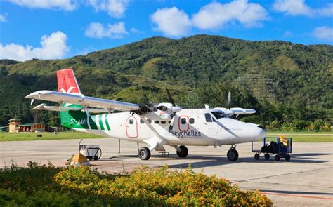 Seychelles airport view editorial photo. Image of airbus - 25423731