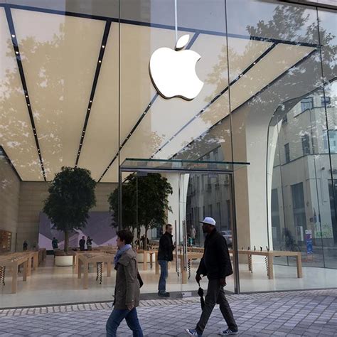 Apple Store in Brussels, Belgium | Invisible Shield by Unelko