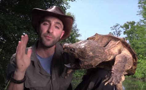 Video: Man Lets Alligator Snapping Turtle Bite His Arm | OutdoorHub