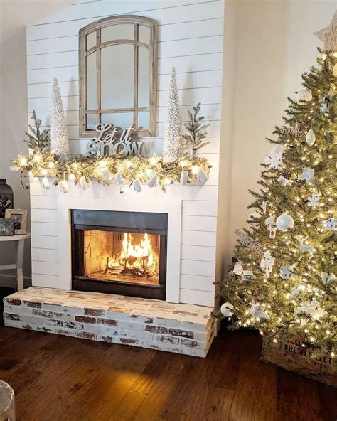 20+ Beautiful Farmhouse Fireplace Mantel Decorations You Will Feel Cozy | Farmhouse fireplace ...