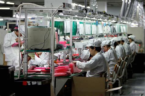 Apple’s iPhone Manufacturer Foxconn Replaces 60,000 Of It'