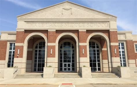 Tyler ISD Three Lakes Middle School – Barham Architects