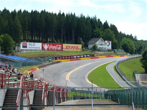 Der Large: Circuit de Spa-Francorchamps --- Eau Rouge - Mythic Corner