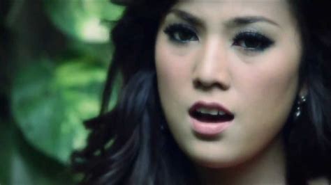 Shila Amzah - Patah Seribu (Official Music Video - without pauses) - YouTube