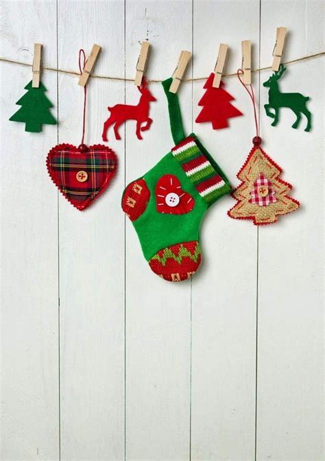 12 Best Christmas Wall Decoration Ideas You May Try - Decomagz | Christmas wall decor diy ...