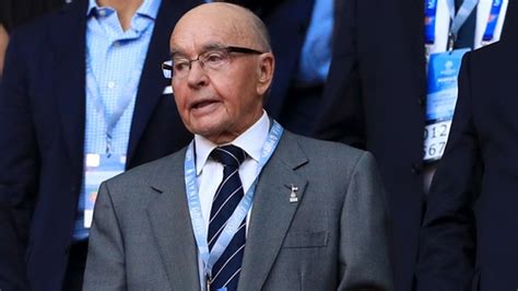 Spurs owner Lewis charged with insider trading in US