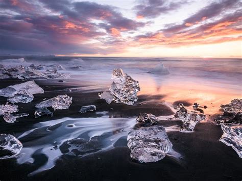 Midnight sun photography vacation in Iceland | Responsible Travel