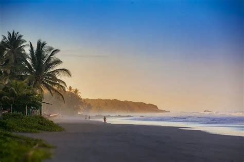 Best Beaches in El Salvador for Surfing or Relaxing