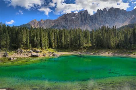 Lago di Carezza: escursioni e leggenda del lago arcobaleno