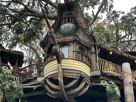 More Scaffolds Removed from Adventureland Treehouse at Disneyland as ...