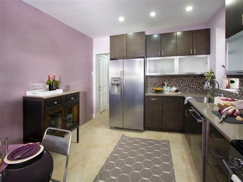 10 Beautiful Kitchens with Purple Walls | Purple kitchen, Kitchen cousins, Popular kitchen paint ...