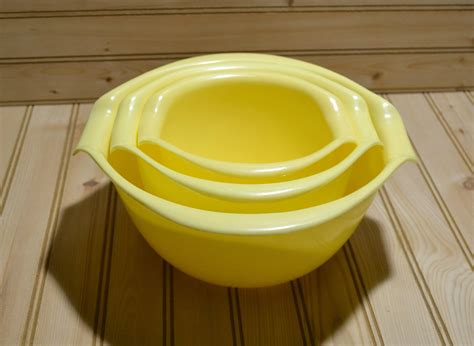 Vintage Rubbermaid Nesting Mixing Bowls Turned Edges Grip - Etsy | Mixing bowls, Bowl, Bowl turning