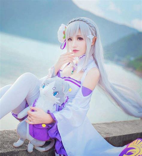 Emilia (Re:Zero) cosplay 😍👌 | Anime Amino