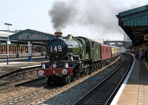 GWR Castle Class loco. no. 5043 Earl of Mount Edgcumbe steaming west with an excursion from ...