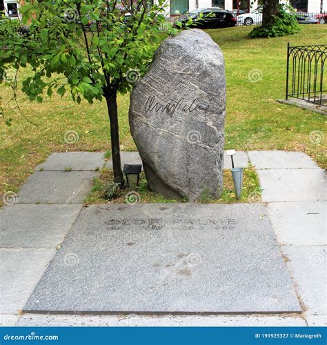 Olof Palme`s Grave in Stockholm Editorial Photography - Image of famous, memory: 191925327