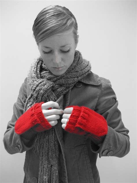 KNITTING PATTERN // Red is Best Mittens // Worsted Pop Top - Etsy