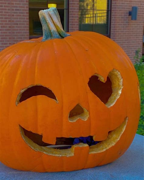 pumpkin carving ideas | Scary pumpkin carving, Halloween pumpkin ...