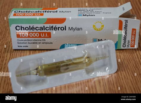 Cholécalciférol 100 000 U.I. La vitamine D3, Mylan France Photo Stock - Alamy