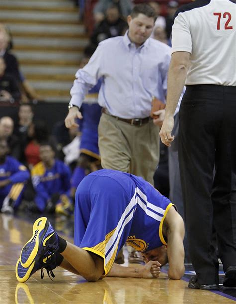 Stephen Curry reinjures ankle in Warriors loss