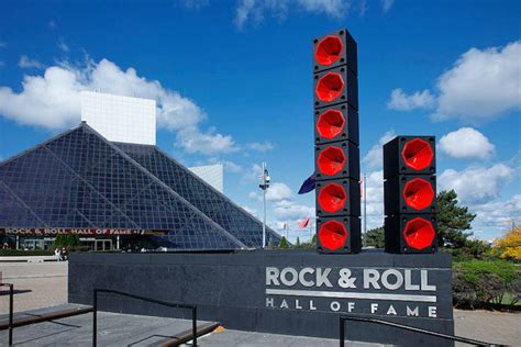 20 Outrageous Rock and Roll Hall of Fame Snubs | iHeart