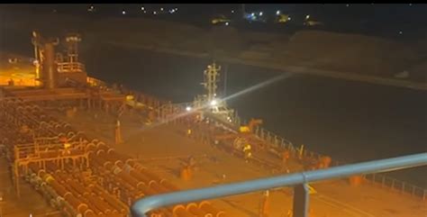 Oil tanker stranded in the Suez Canal - PortNews