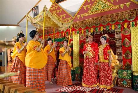 11 Indonesian Wedding Traditions - Etiquette - Ceremonies - Sacred ...