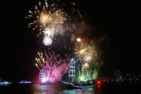 Sydney New Year's Eve Cruise - Southern Swan - Sydney Harbour Tall Ships Reservations