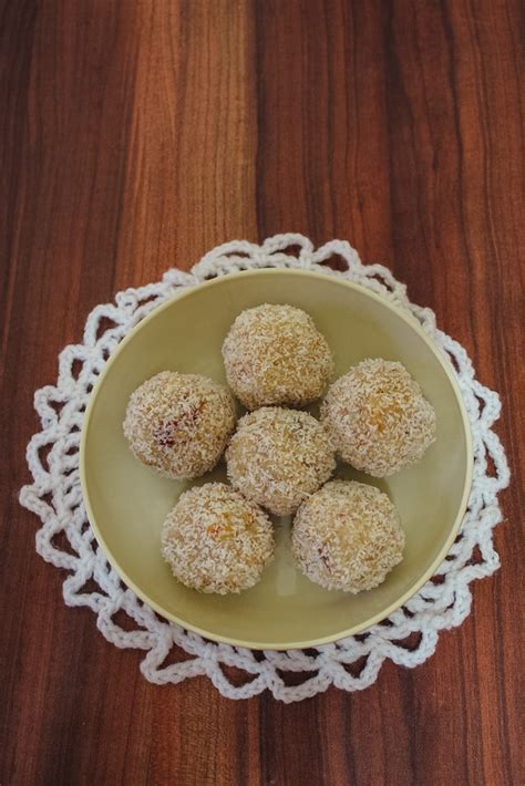 Coconut Ladoo Recipe (With Condensed Milk) - Spice Up The Curry