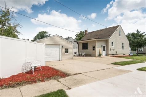 502 N Douglas Ave, Villa Park, IL 60181 - House Rental in Villa Park, IL | Apartments.com