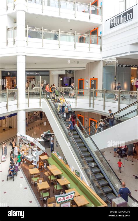 Shppers interior of the glades bromley shopping centre high stre hi-res stock photography and ...