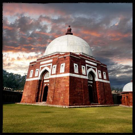 Ghiyas-ud-din Tughlaq & Mohammed Bin Tughlaq's graves inside this tomb ...