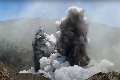 New Netflix Documentary 'VOLCANO' Chronicles 2019 Whakaari Eruption ...